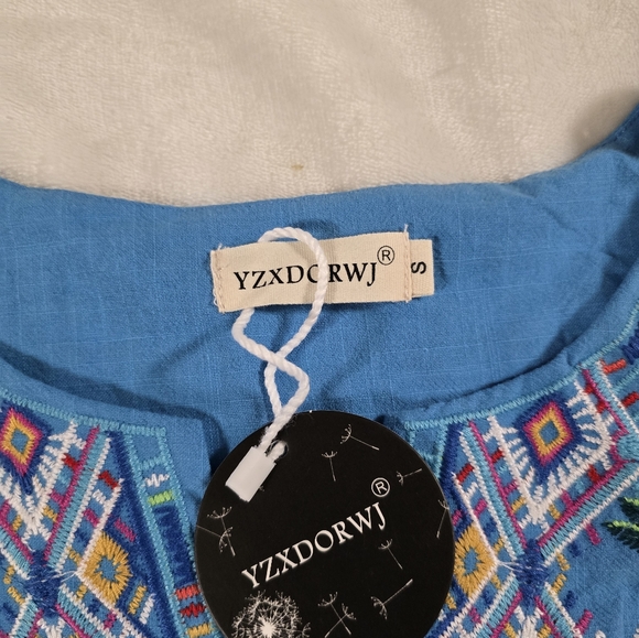 Embroidered women's top, floral top with bell sleeves - Picture 5 of 8